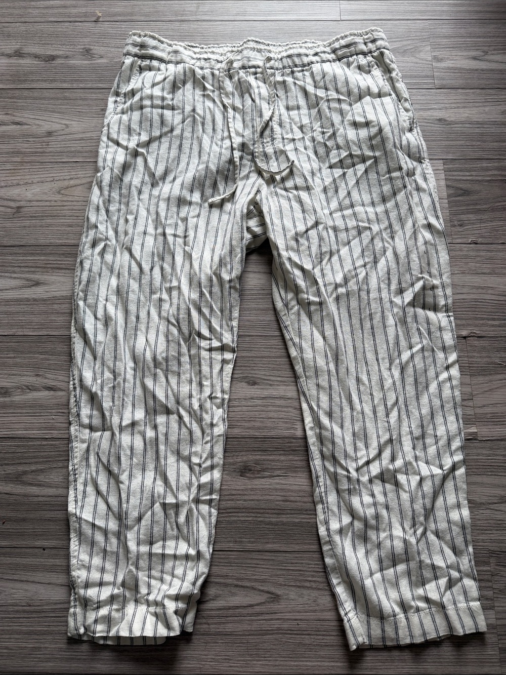 GAP Women’s White Drawstring with Black Pinstripes